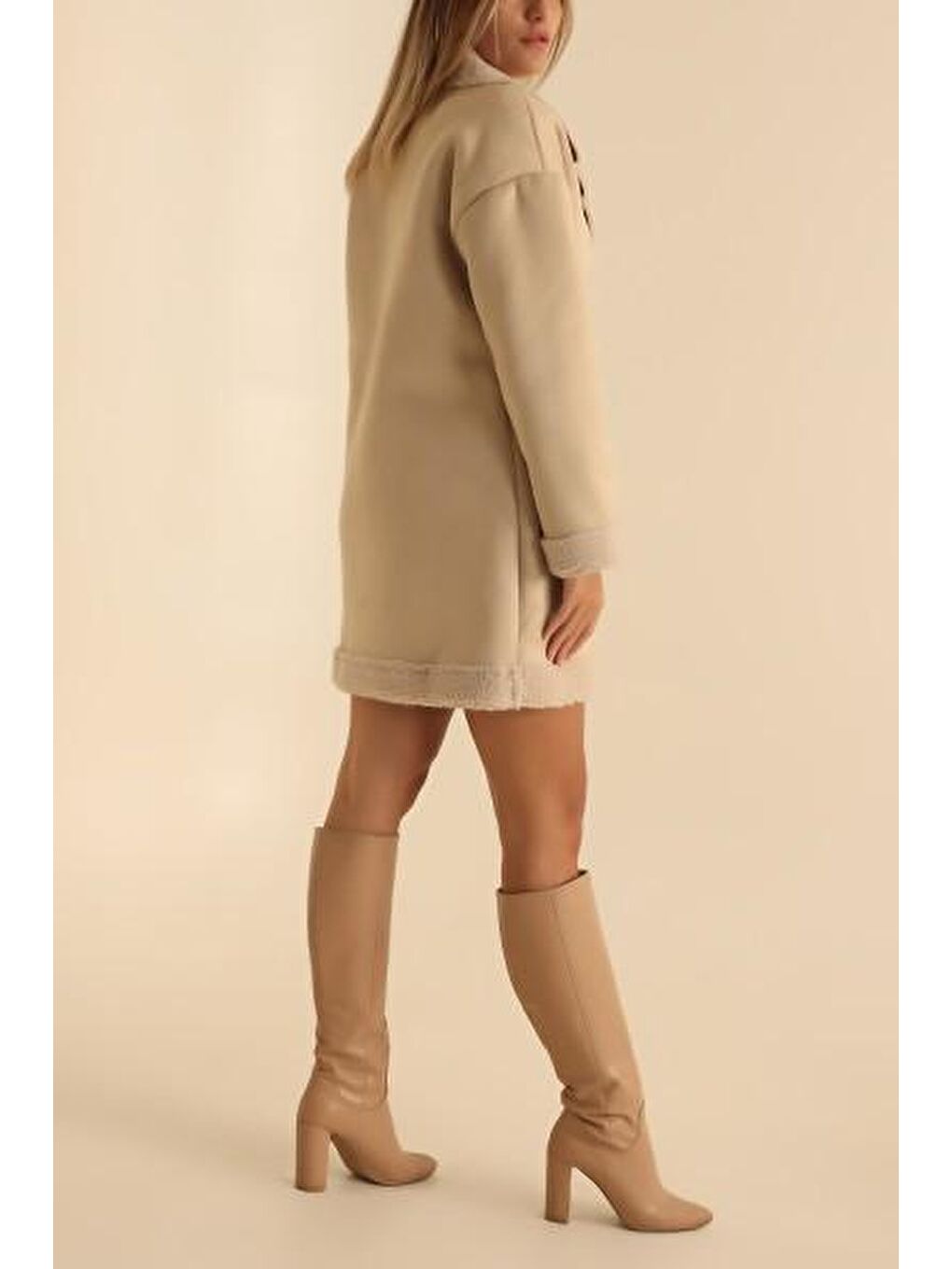 Bej Kadın Taş Kruvaze Yaka Oversize Peluşlu Süet Mont-3