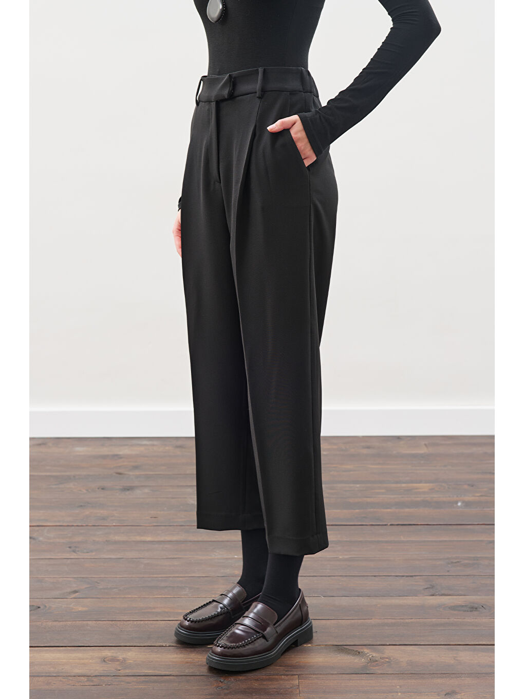 Pile Detaylı Düz Kesim Pantolon Siyah-4