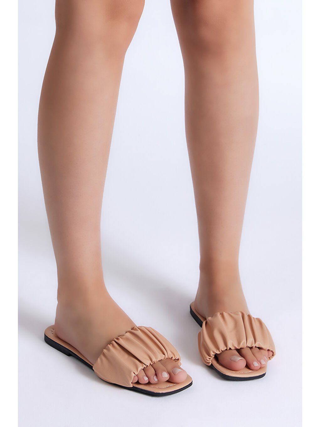 Bej Kadın Vizon Önü Büzgülü Tek Bantlı Terlik-2