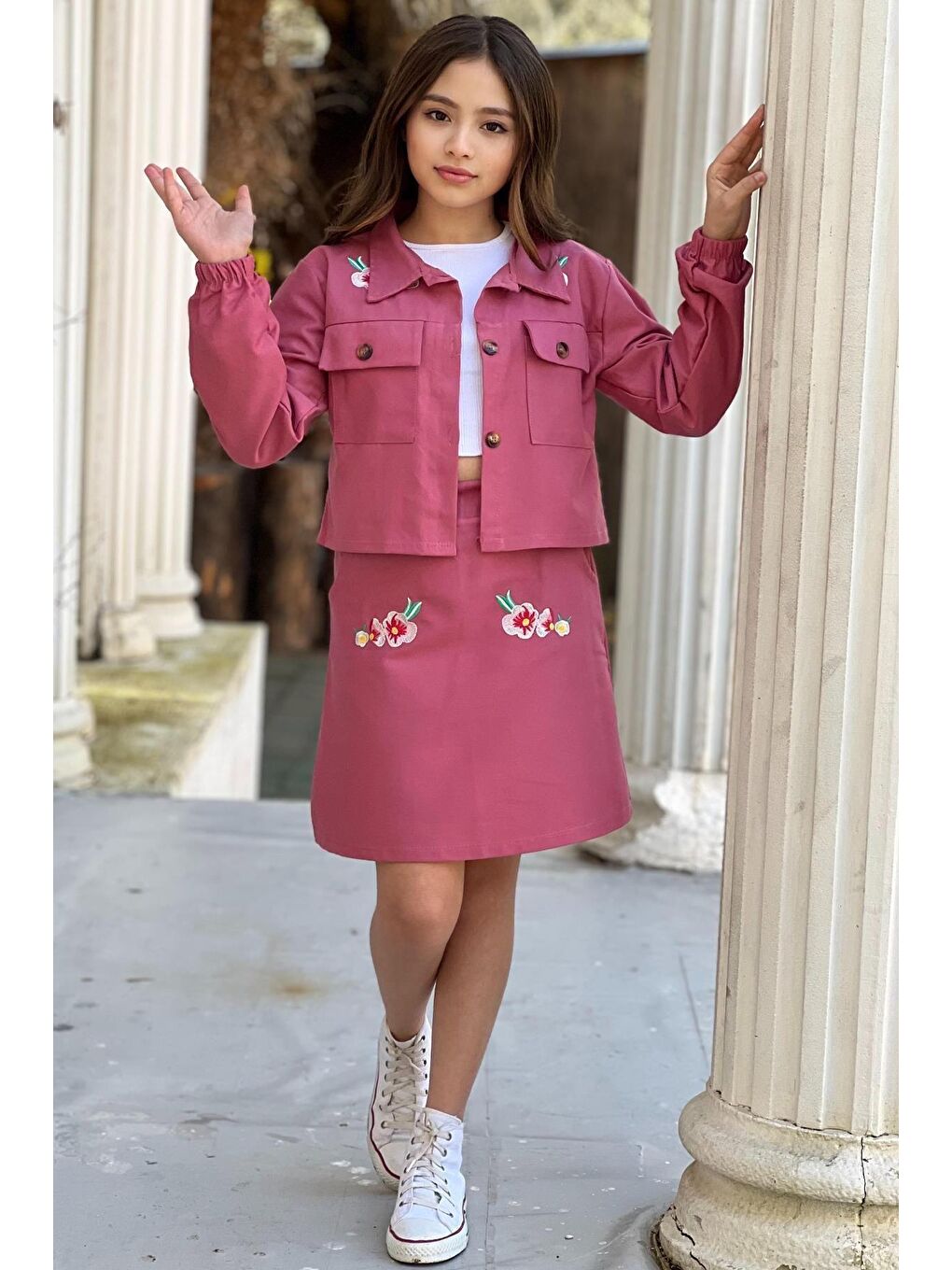 Kız Çocuk Omuzlarında Çiçek işlemeli Ceket Croplu Gabardin Pembe Etekli Takım-3