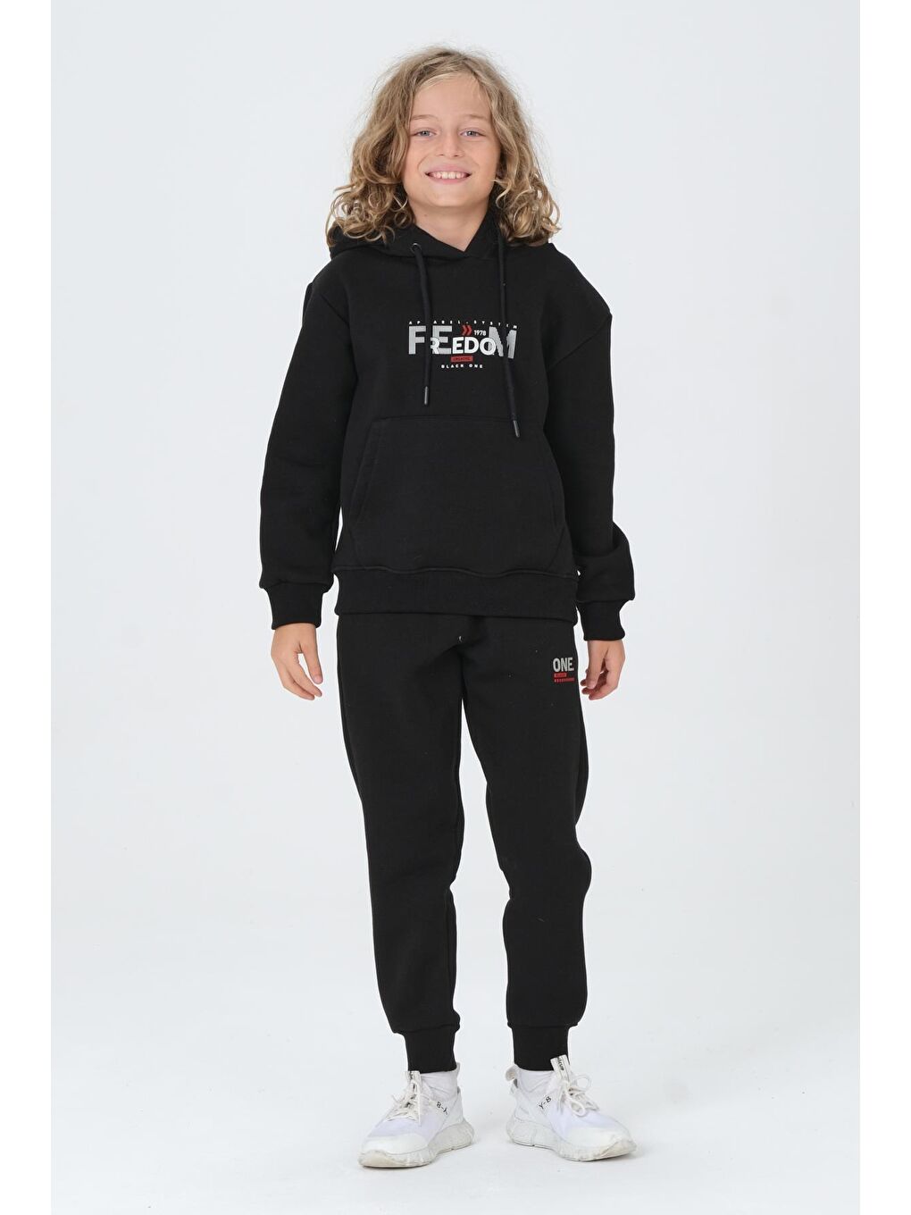 Siyah Erkek Çocuk Kapüşonlu Eşofman Takımı