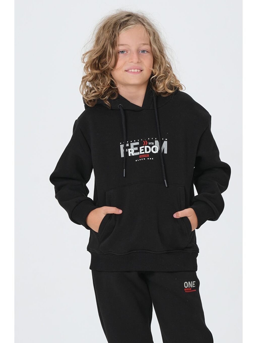 Siyah Erkek Çocuk Kapüşonlu Eşofman Takımı-3