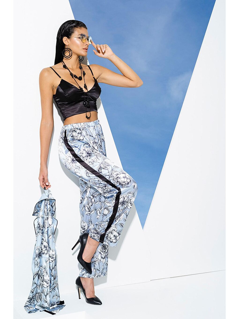 6'lı Saten İçeride ve Dışarda Çiçekli Mavi Takım-3