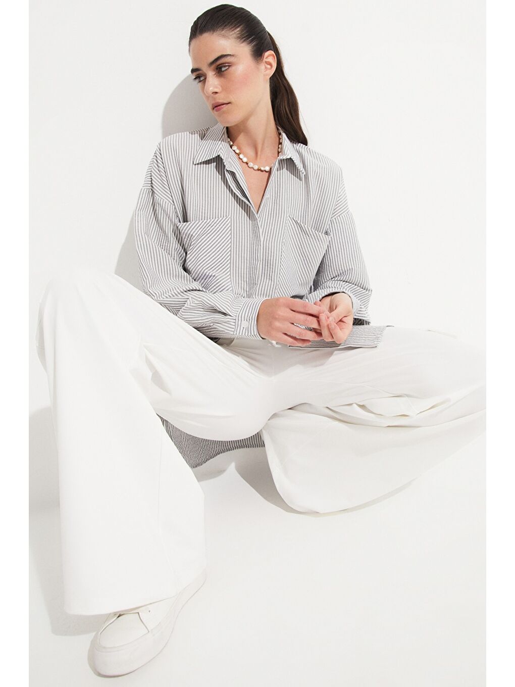 Beyaz Cepli Düz Kesim Wide Leg Pantolon-2