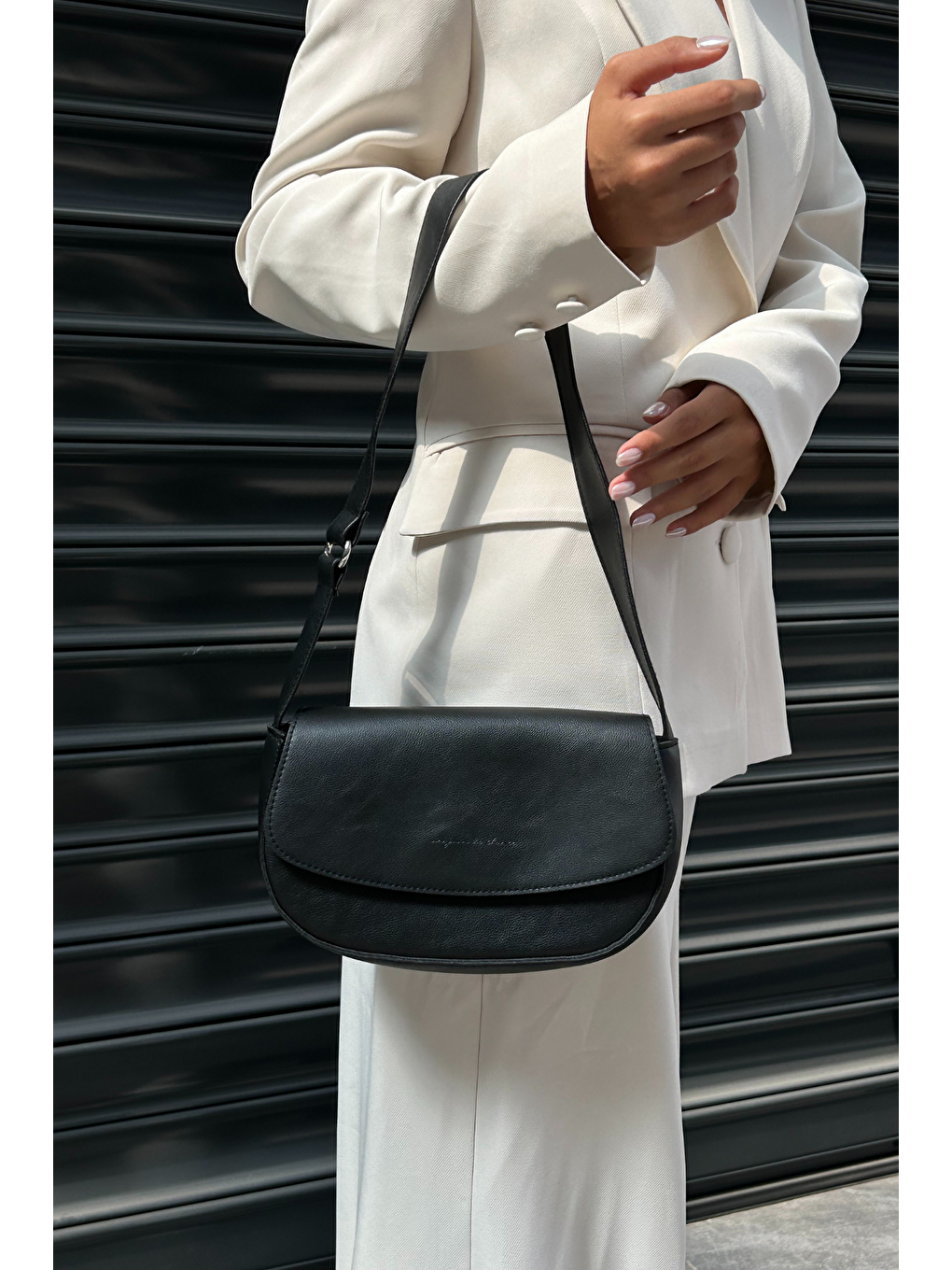 Siyah Kapaklı Suni Deri Kadın Omuz Çantası ASB003