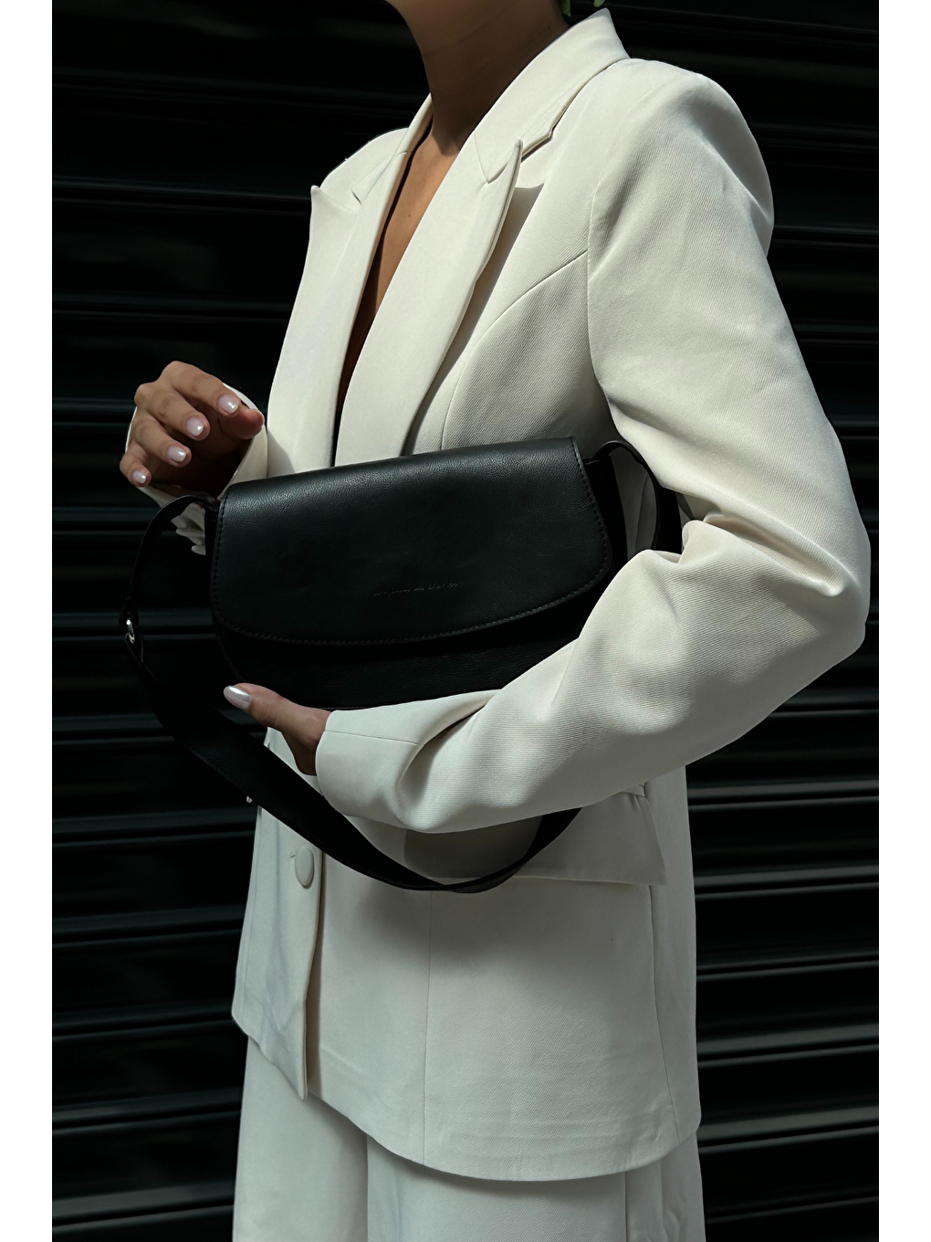 Siyah Kapaklı Suni Deri Kadın Omuz Çantası ASB003-1