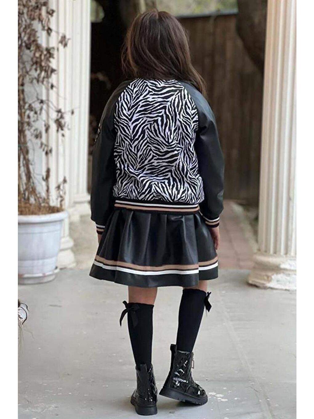 Sarı Kız Çocuk V Cool Yazı Baskılı Sweatshirt Zebra ve Gold Şerit Detaylı Deri Ceketli Etekli Takım-2