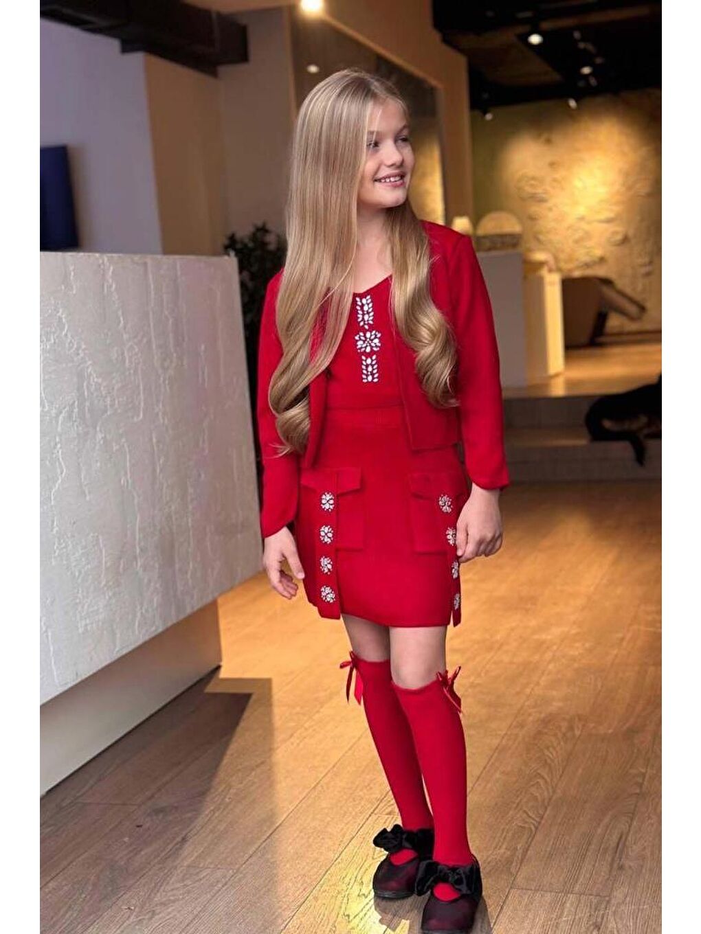 Kız Çocuk Askılı Bluz Hırka ve Elmas Taş İşlemeli Cepli Bordo Triko Etekli Takım