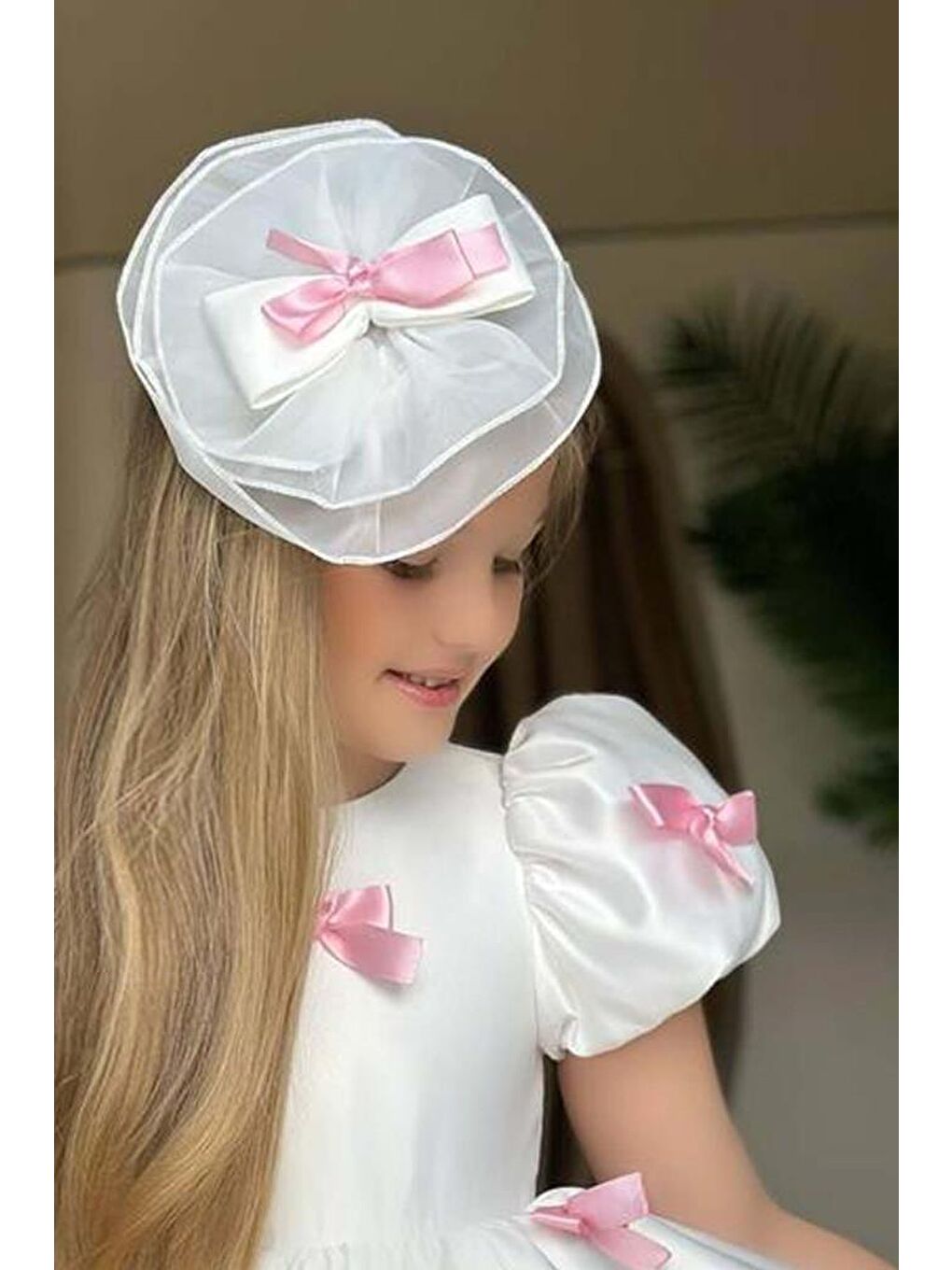 Beyaz Kız Çocuk Balon Kollu Üzeri Pembe Kurdela Detaylı İçi Astarlı Saten Abiye-2