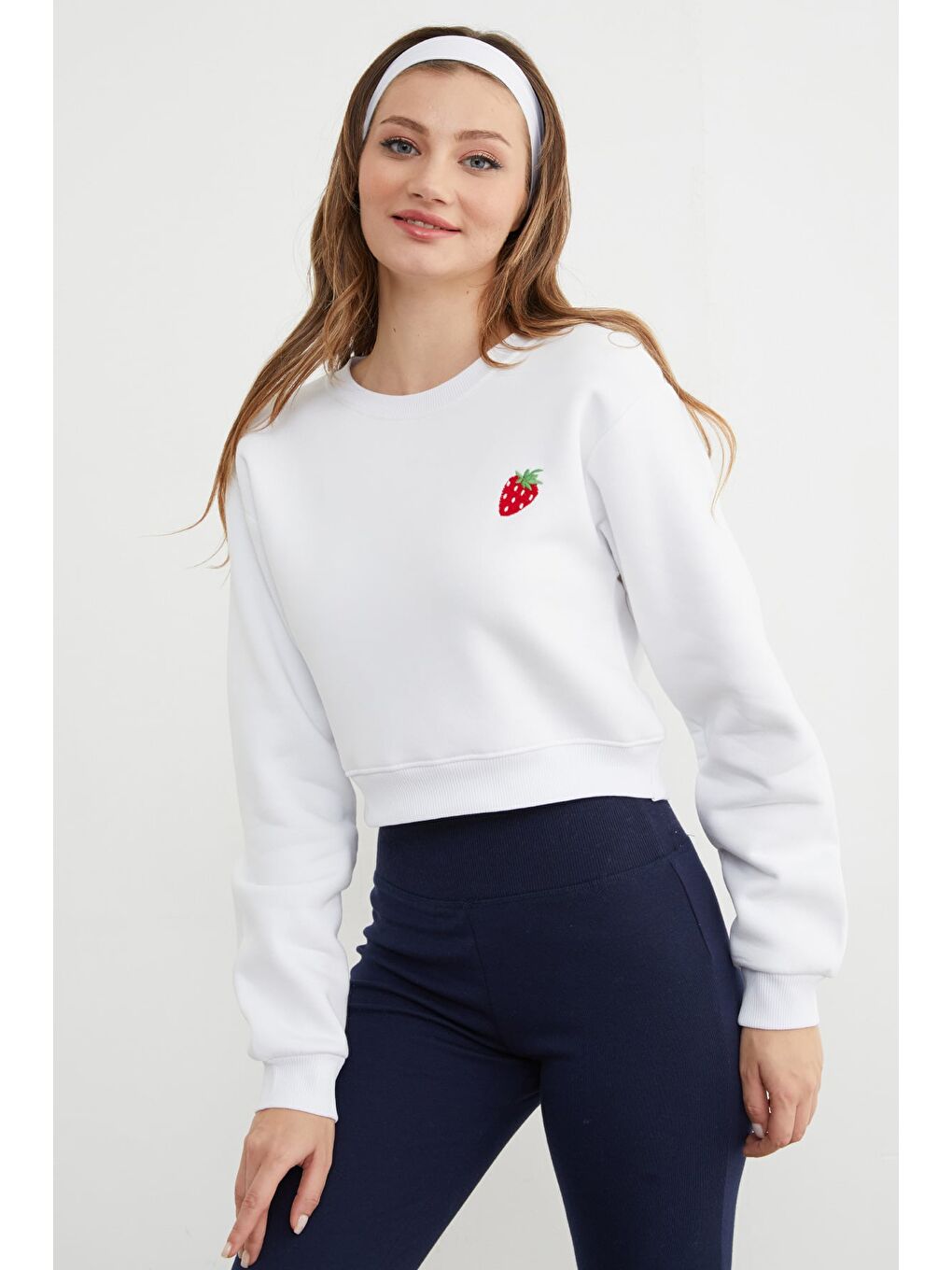 Kırmızı 3 İplik Çilek Nakışlı Crop Sweatshirt