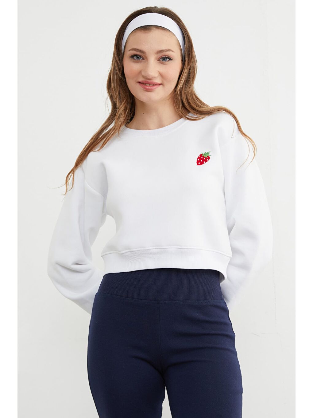 Kırmızı 3 İplik Çilek Nakışlı Crop Sweatshirt-1