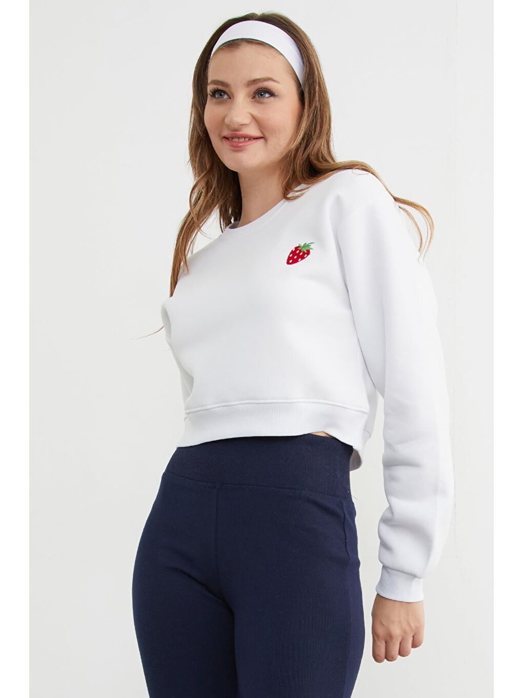 Kırmızı 3 İplik Çilek Nakışlı Crop Sweatshirt-3