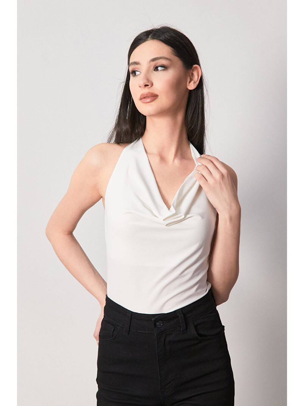 Ekru Boyundan Geçmeli Degaje Yaka Bluz-2
