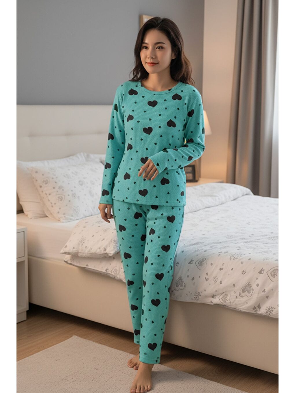 Siyah Fiyonk Ve Kalp Desenli Bisiklet Yaka Pijama Takımı