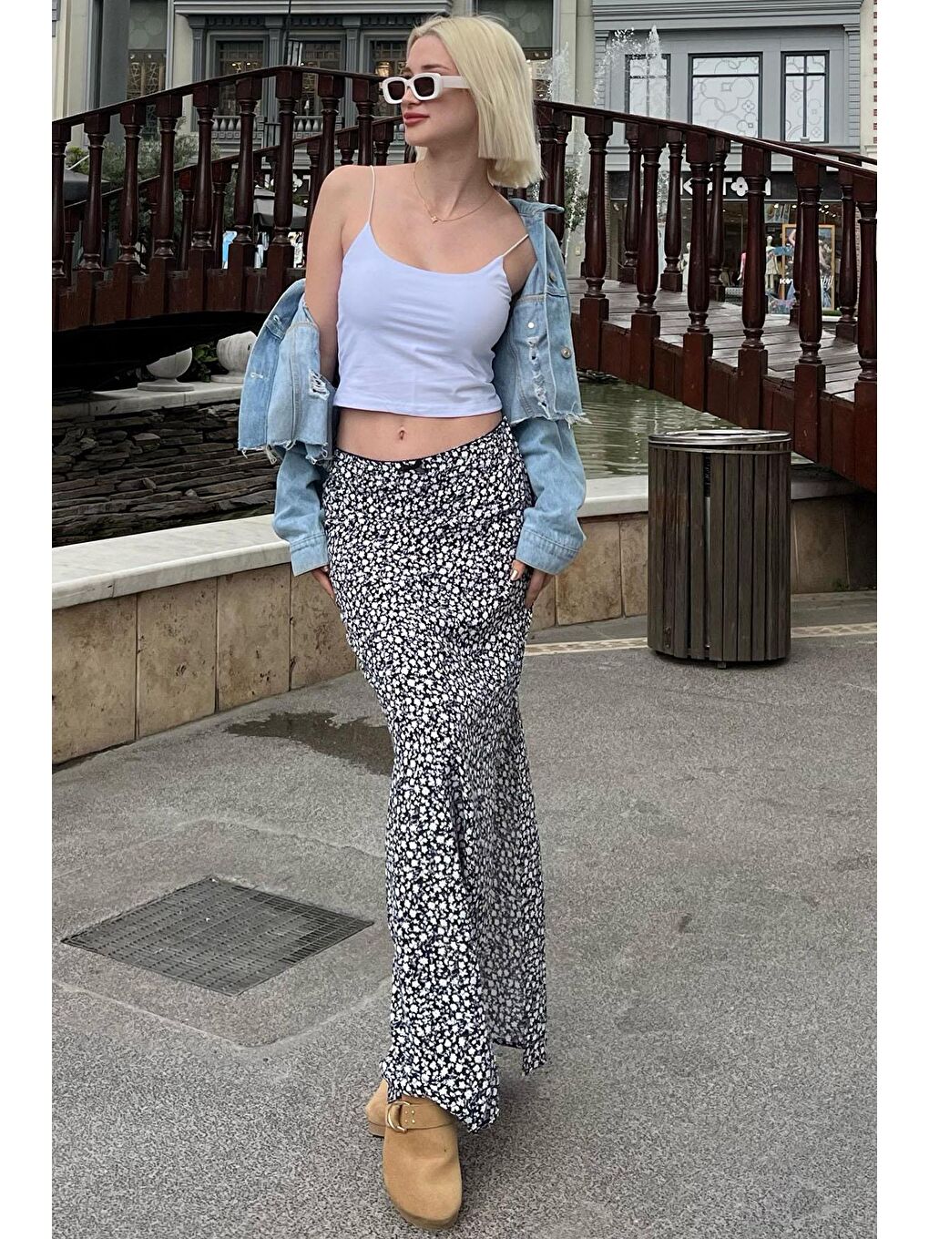 Lacivert Çiçek Desenli Yırtmaçlı Etek Mg2082