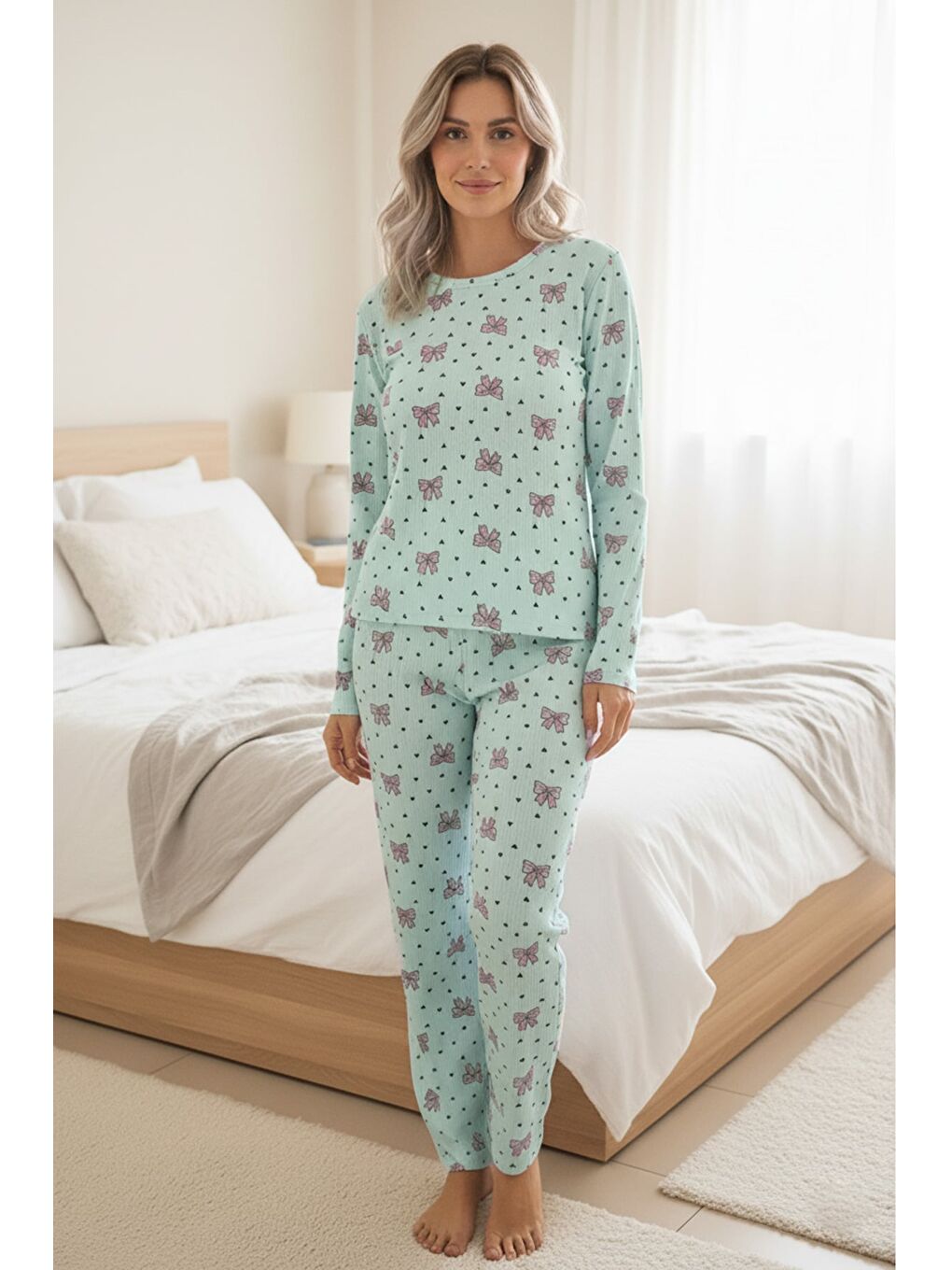 Turkuaz Kalp Desenli Bisiklet Yaka Pijama Takımı