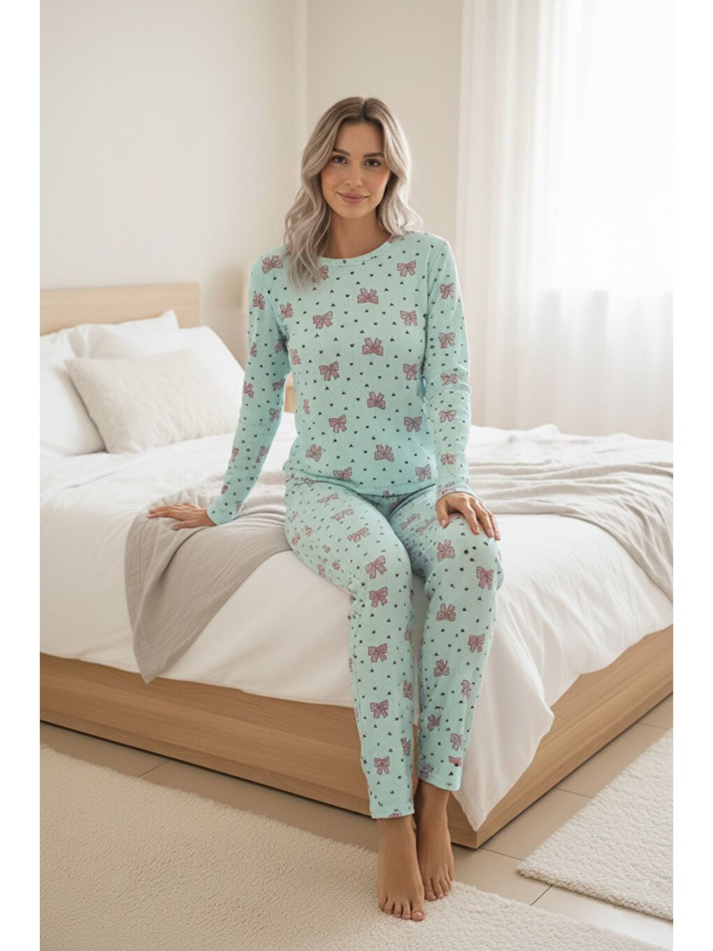 Turkuaz Kalp Desenli Bisiklet Yaka Pijama Takımı-1