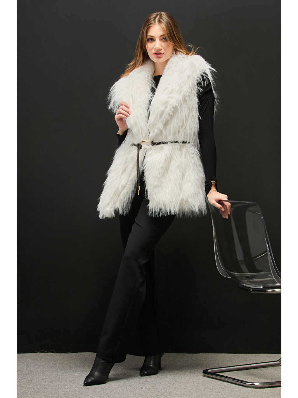 Ekru Kemer Detaylı Suni Kürk Yelek