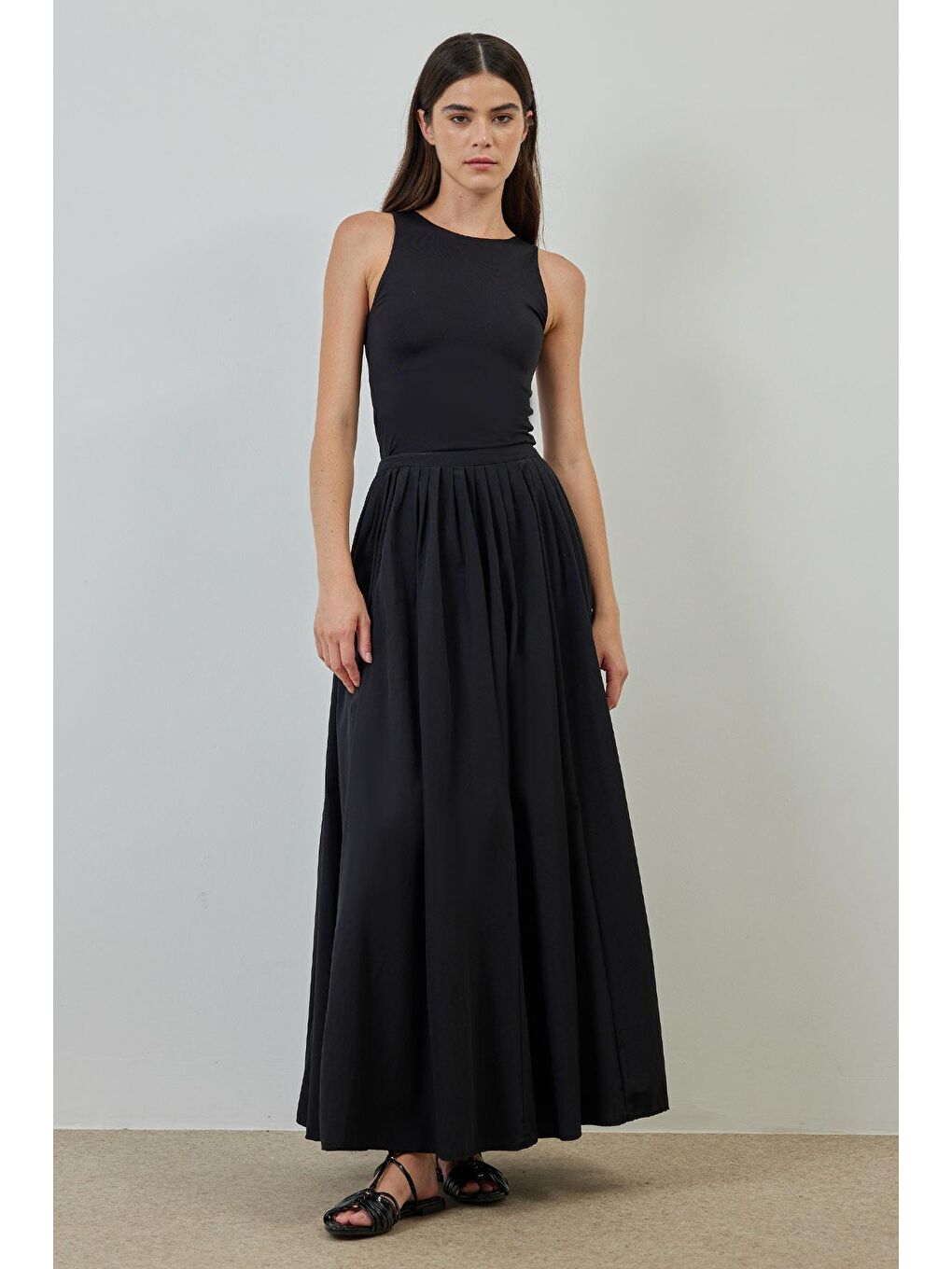 A Kesim Pileli Siyah Poplin Etek-1