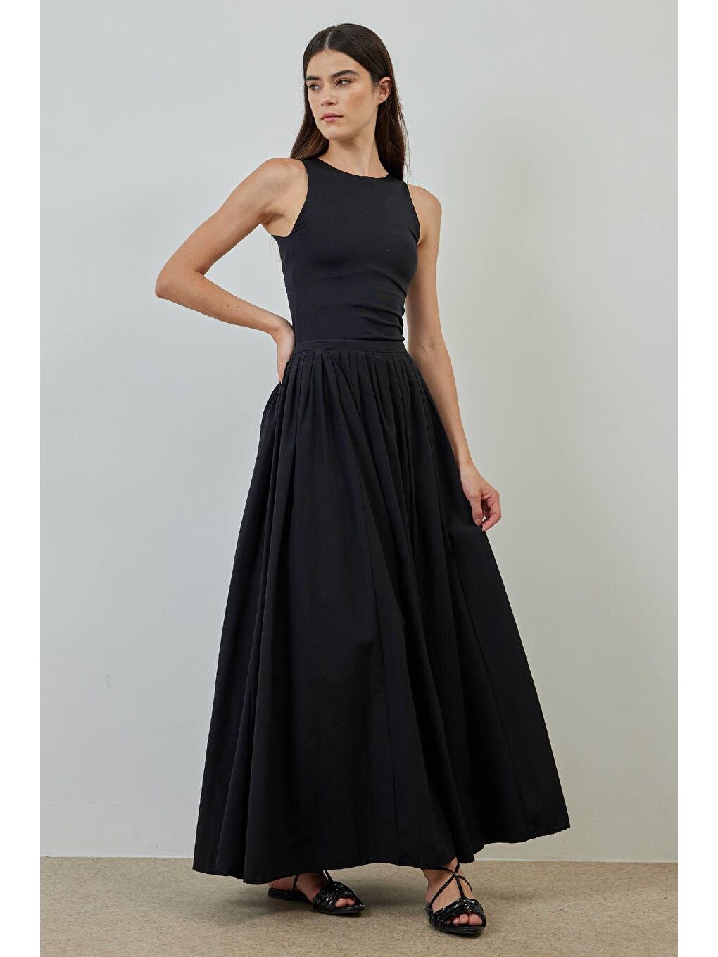 A Kesim Pileli Siyah Poplin Etek-2