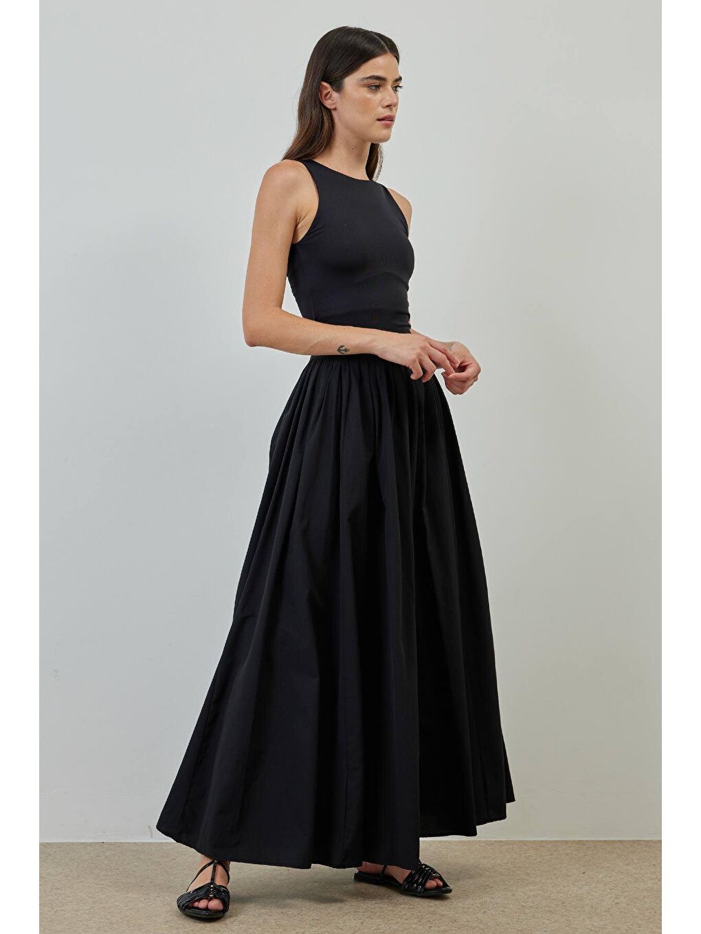 A Kesim Pileli Siyah Poplin Etek-3