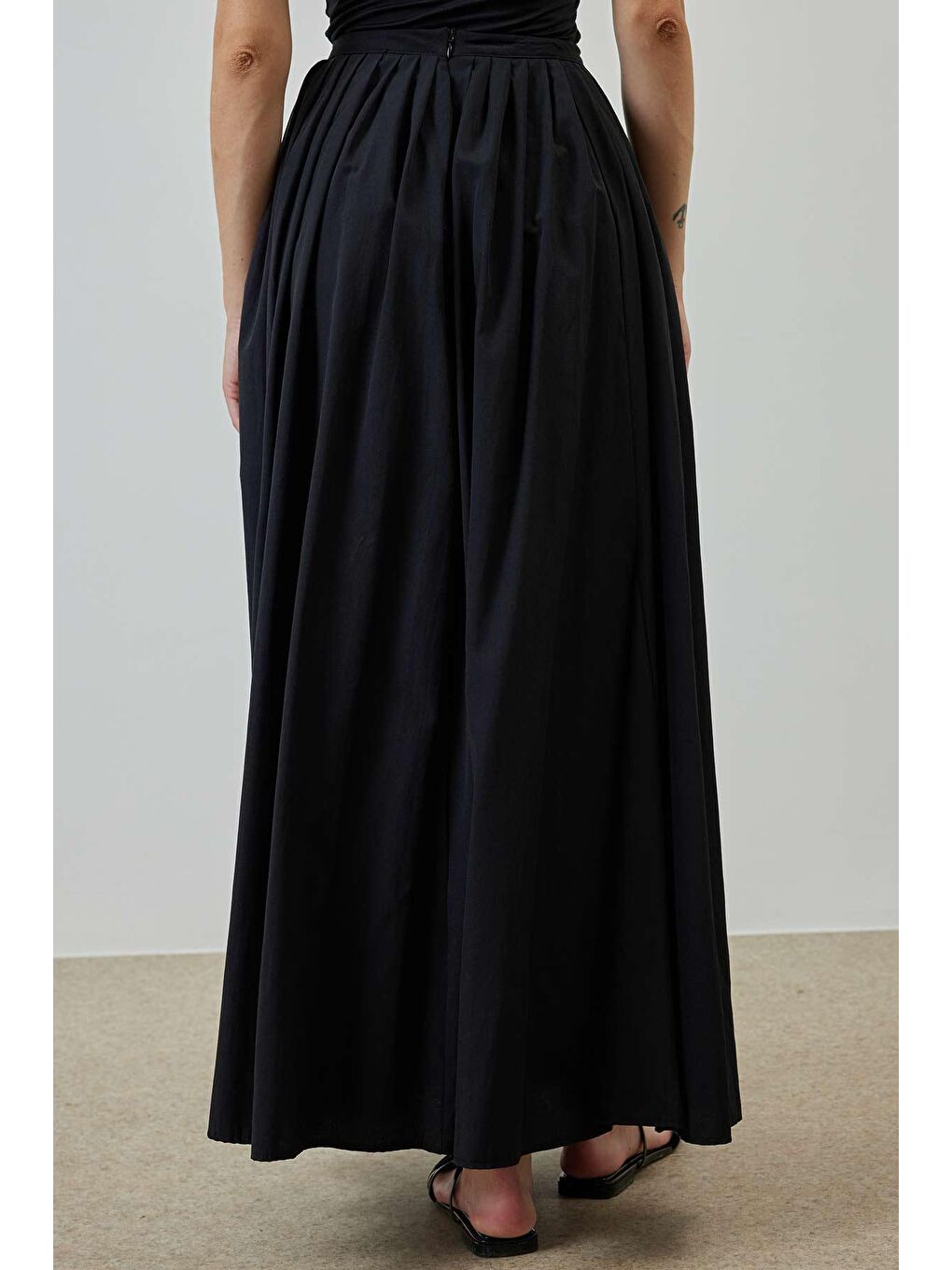 A Kesim Pileli Siyah Poplin Etek-4