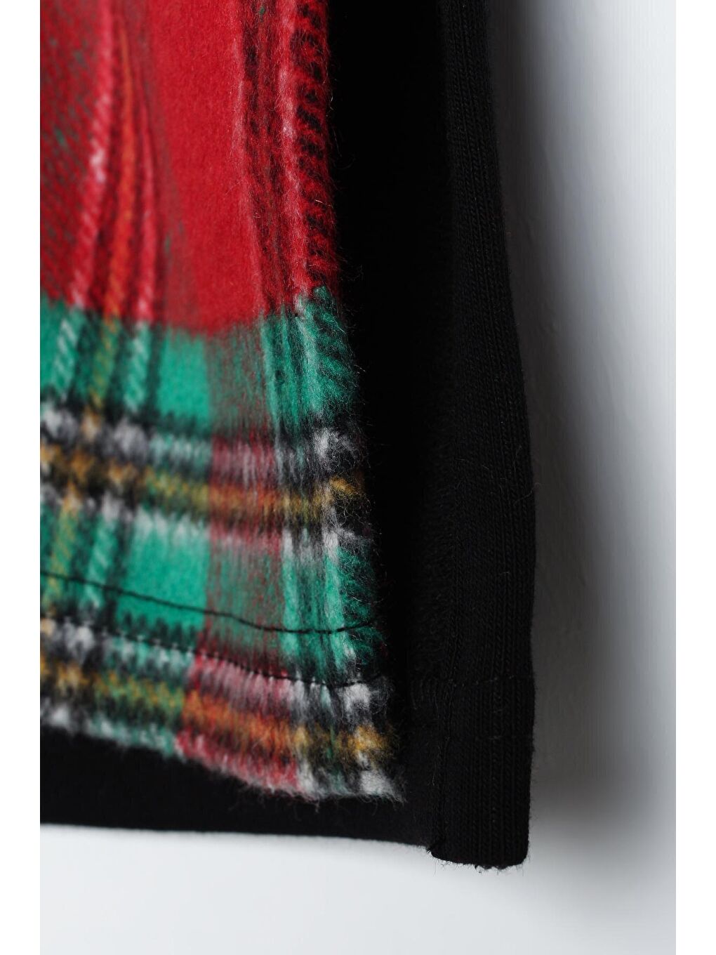 Kırmızı-Yeşil Oversize Ekose Desenli Yırtmaçlı Süveter-4