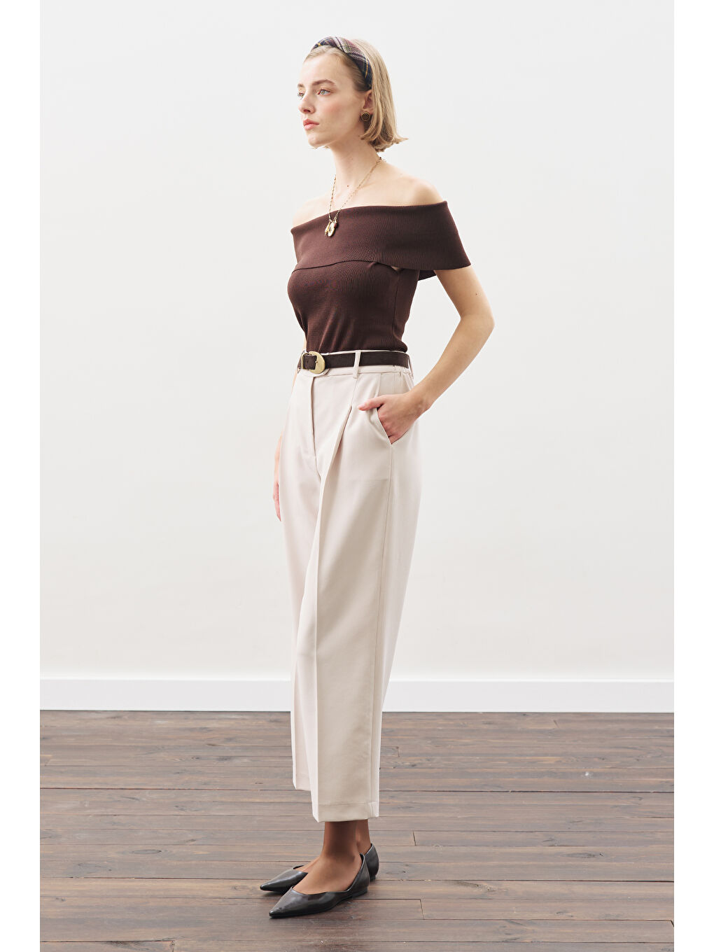 Pile Detaylı Düz Kesim Pantolon Bej-1