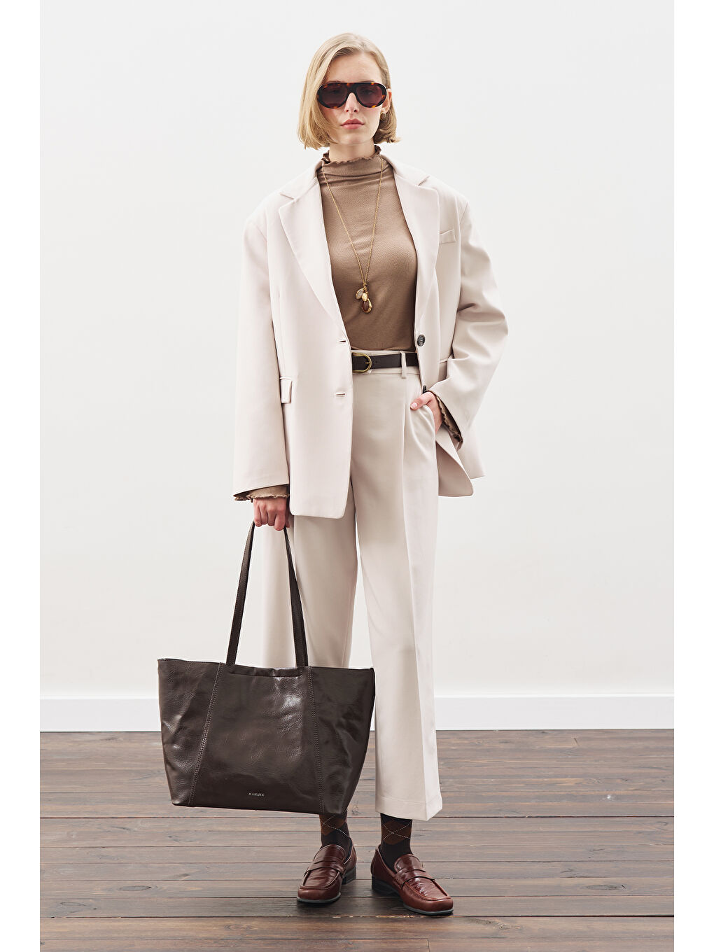 Pile Detaylı Düz Kesim Pantolon Bej-2