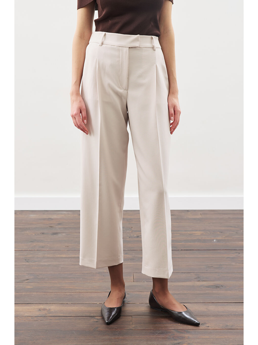 Pile Detaylı Düz Kesim Pantolon Bej-3