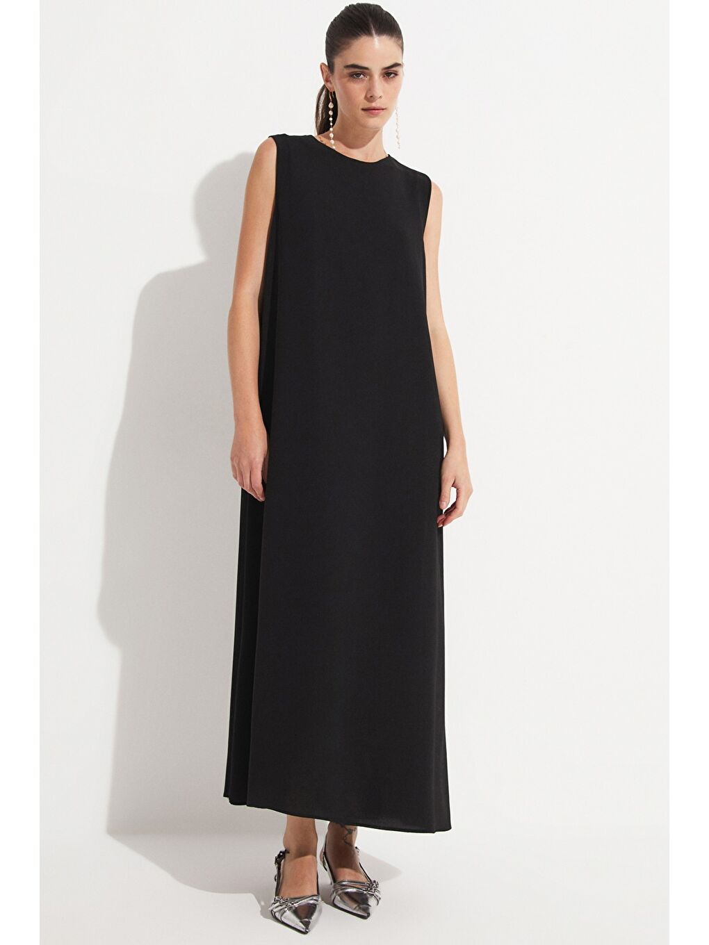 Siyah Taşlı Belden Bağlama Detaylı Elbise-5