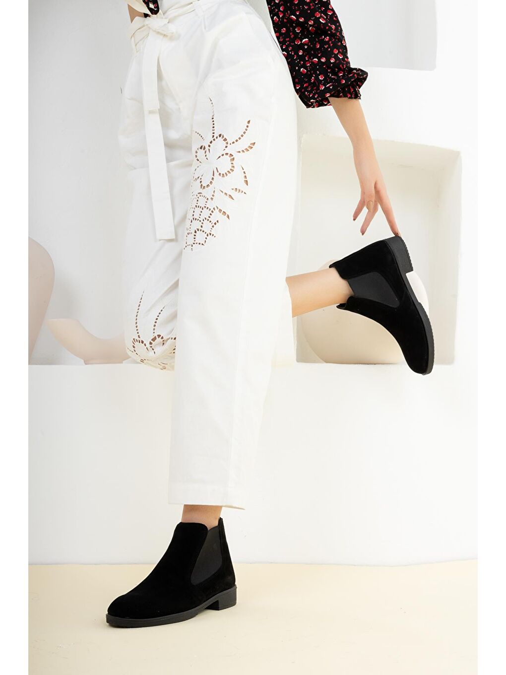 Siyah Angela Kadın Şık ve Rahat Chelsea Bot