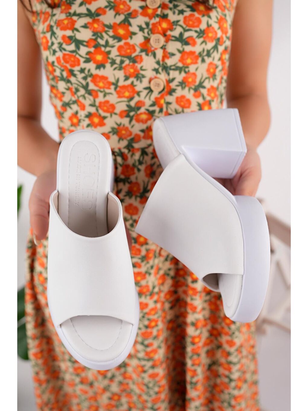 Beyaz Alacak  Kadın Günlük Rahat Şık Ortopedik Platform Kalın Topuklu Terlik-1