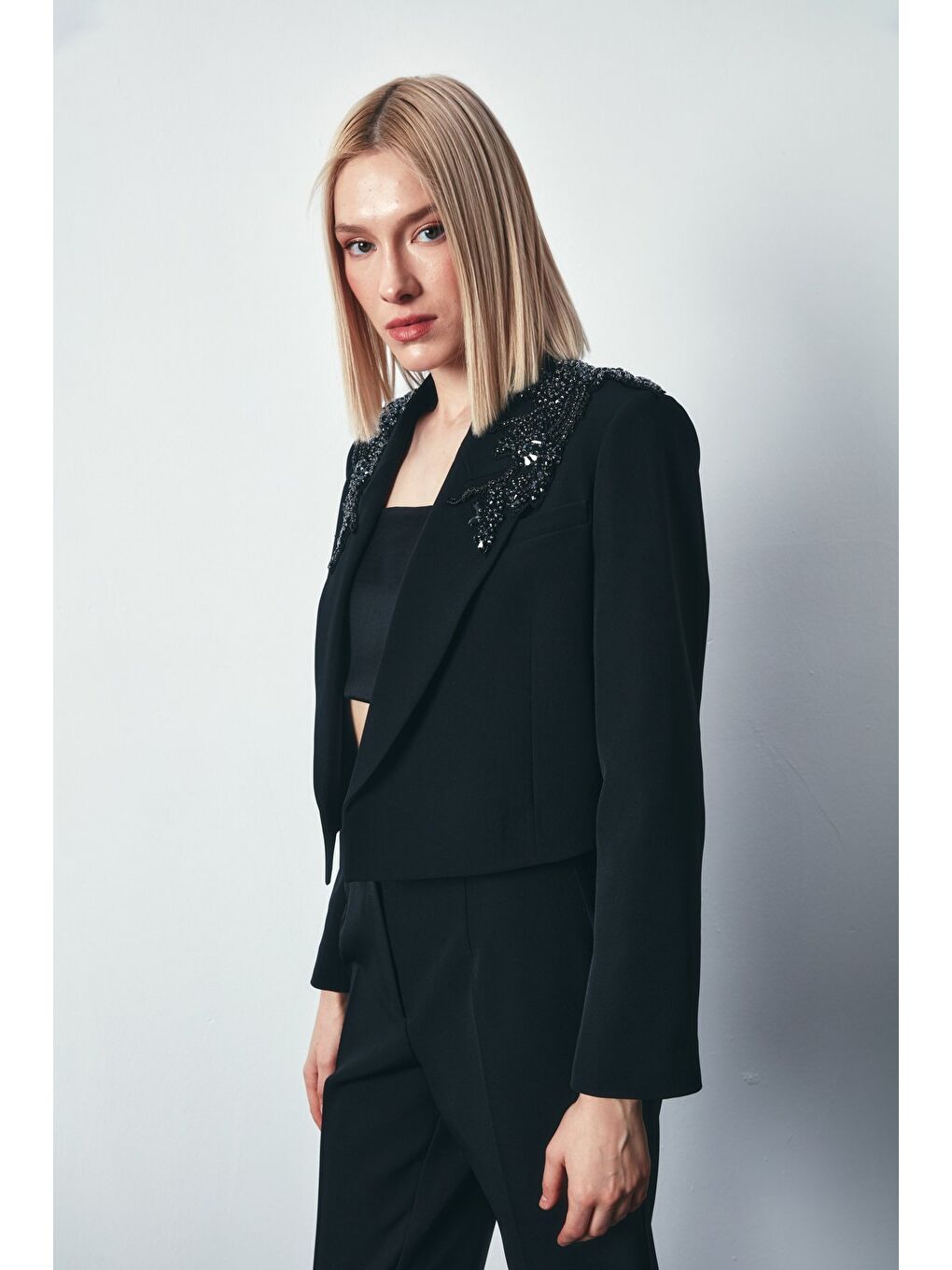 Omuz Aksesuarlı Kısa Ceket - Siyah-3