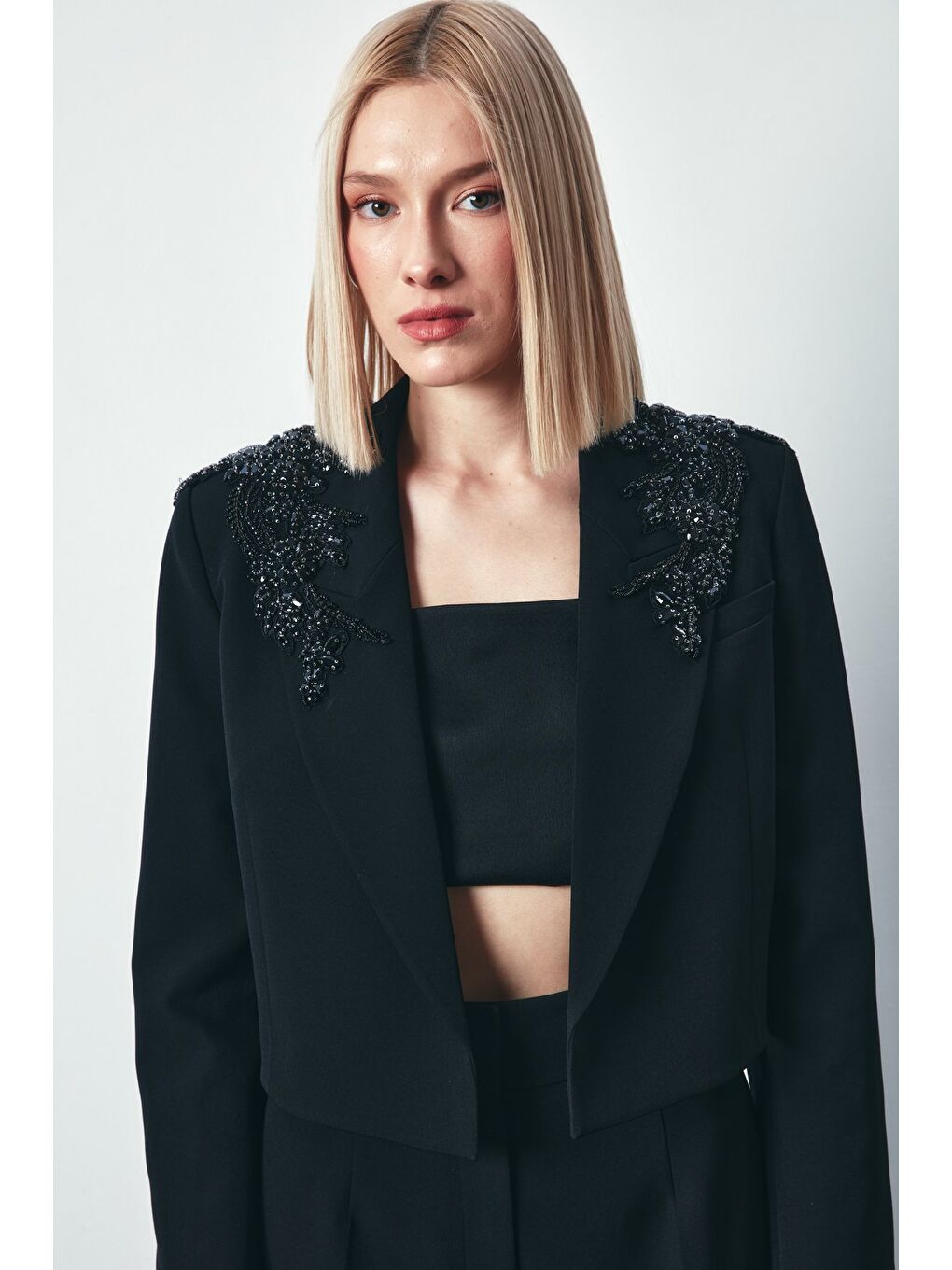Omuz Aksesuarlı Kısa Ceket - Siyah-5