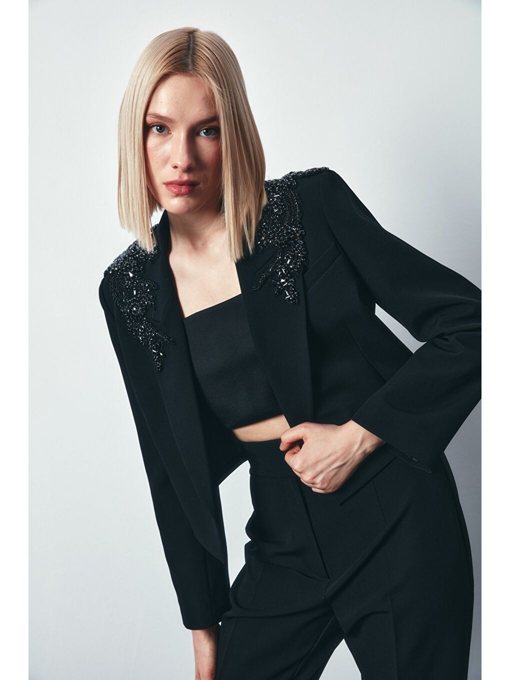 Omuz Aksesuarlı Kısa Ceket - Siyah-6