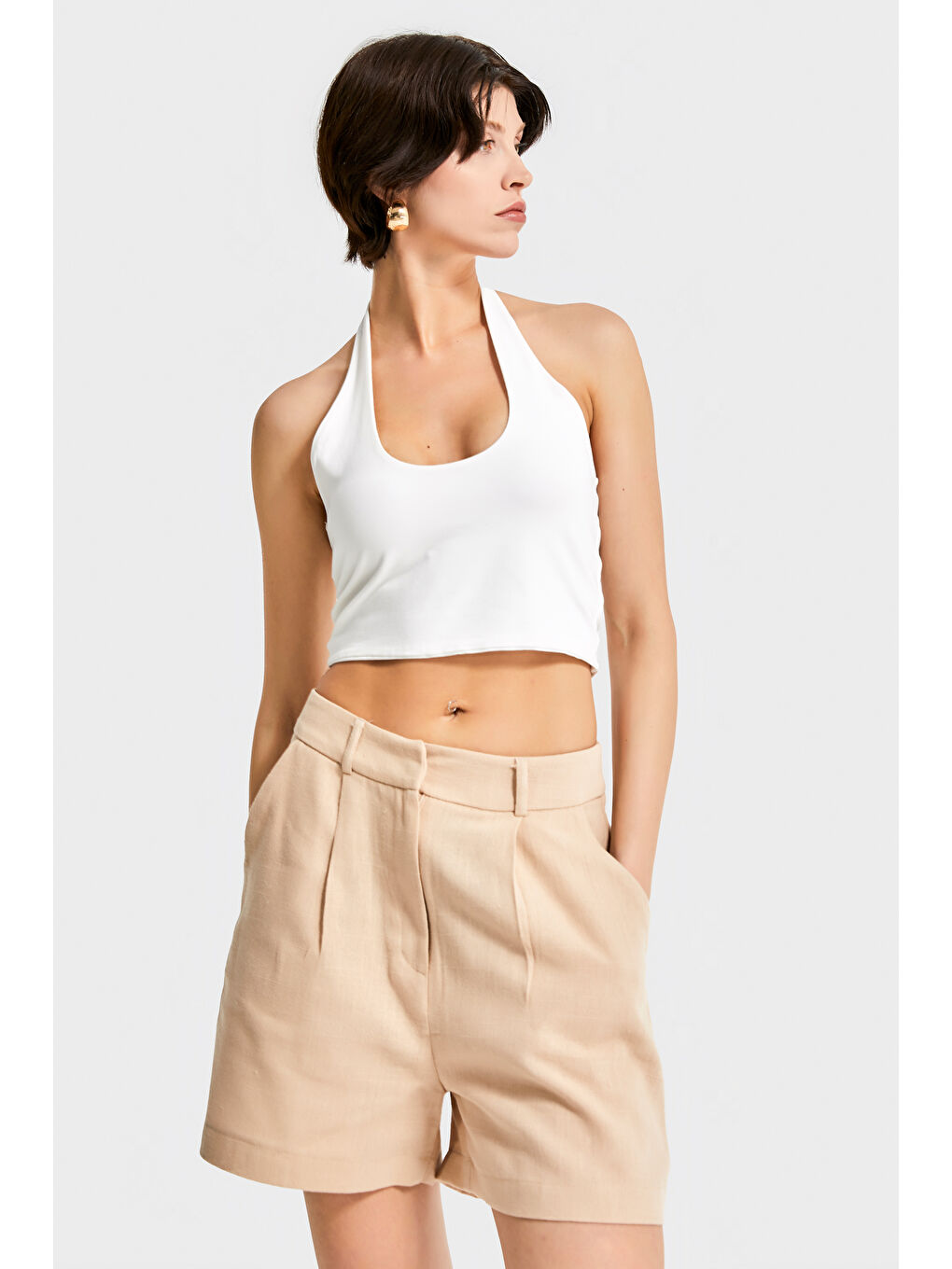 Kadın Bej Renk s5-57 Rahat Kesim Midi Önü Pileli Mom Fit Keten Kumaş Şort-3