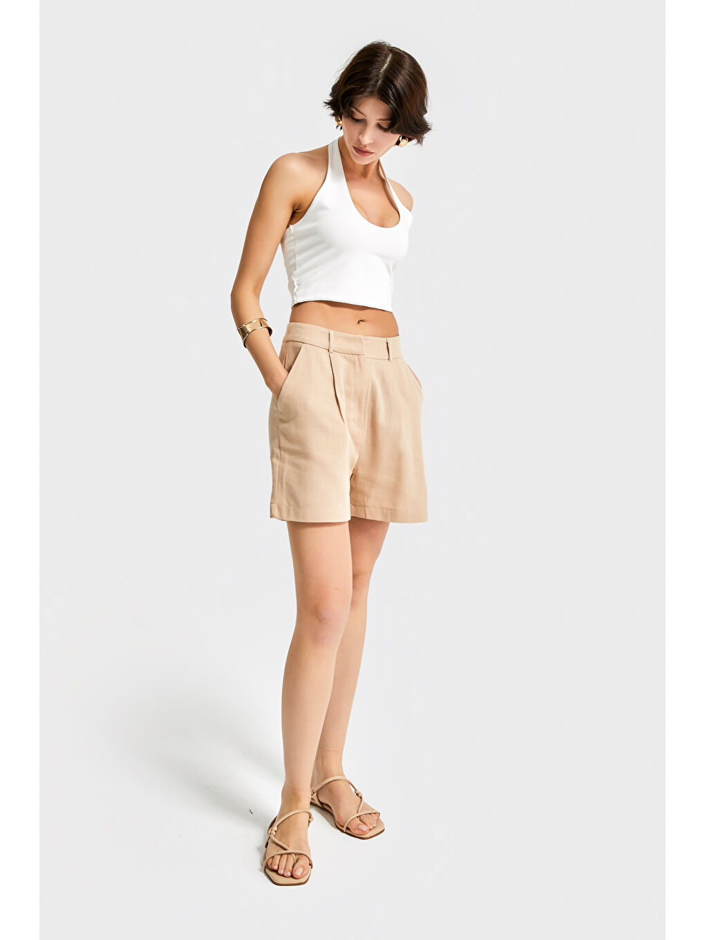 Kadın Bej Renk s5-57 Rahat Kesim Midi Önü Pileli Mom Fit Keten Kumaş Şort-4