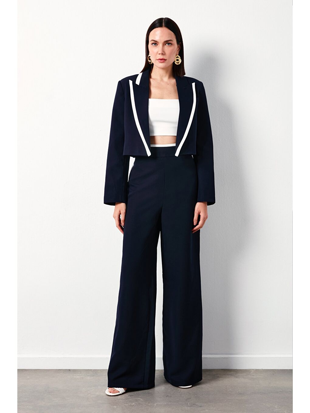 Kontrast Detaylı Kısa Ceket - Lacivert