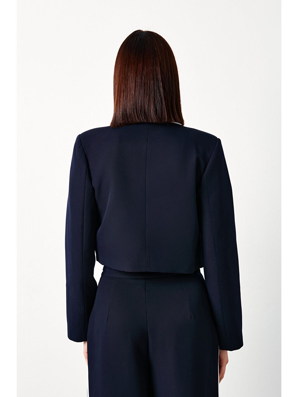 Kontrast Detaylı Kısa Ceket - Lacivert-1
