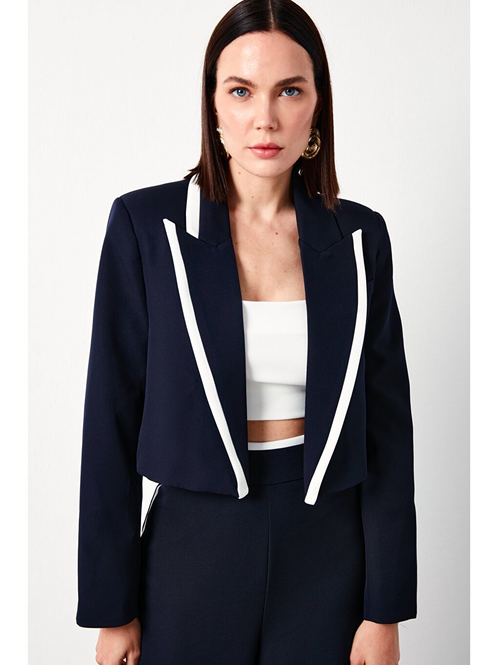 Kontrast Detaylı Kısa Ceket - Lacivert-2
