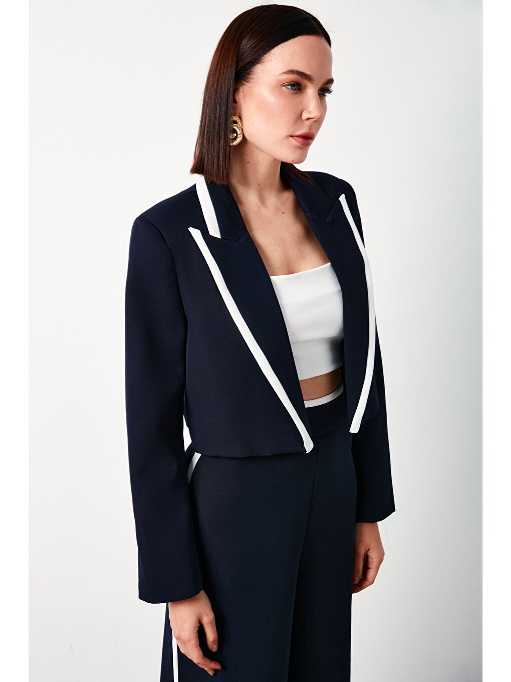 Kontrast Detaylı Kısa Ceket - Lacivert-3