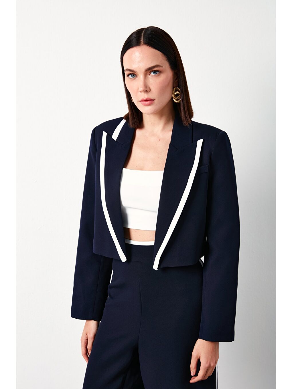 Kontrast Detaylı Kısa Ceket - Lacivert-6
