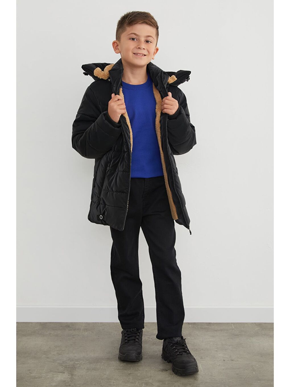 Siyah Kolu Baskılı Fermuarlı Kapüşonlu Erkek Çocuk Mont-2
