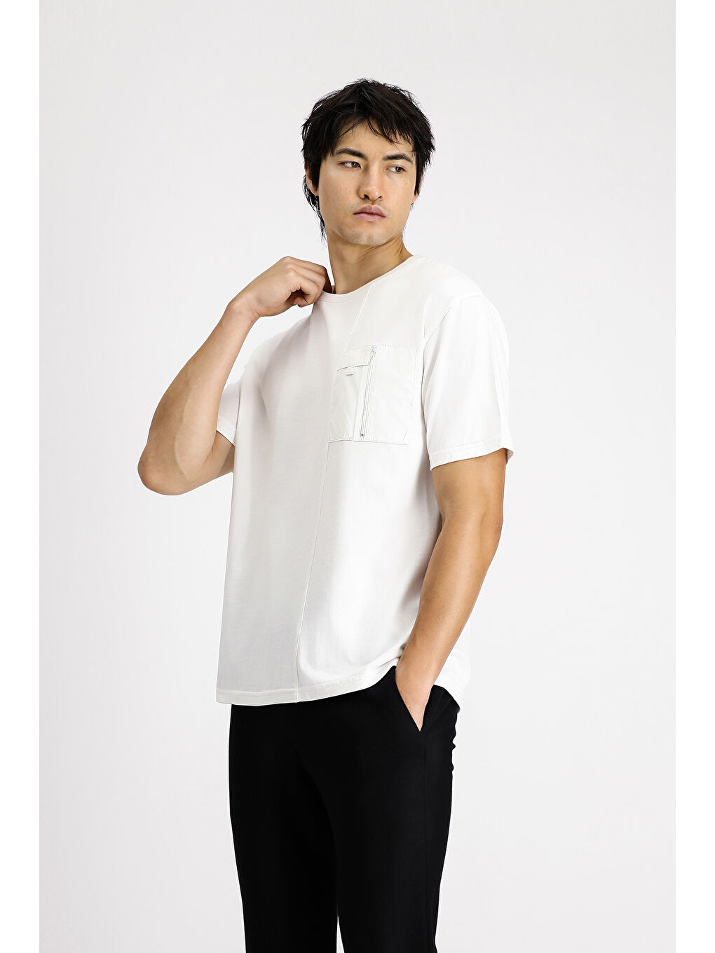 Beyaz Bisiklet Yaka Oversize Pamuk Tişört-3