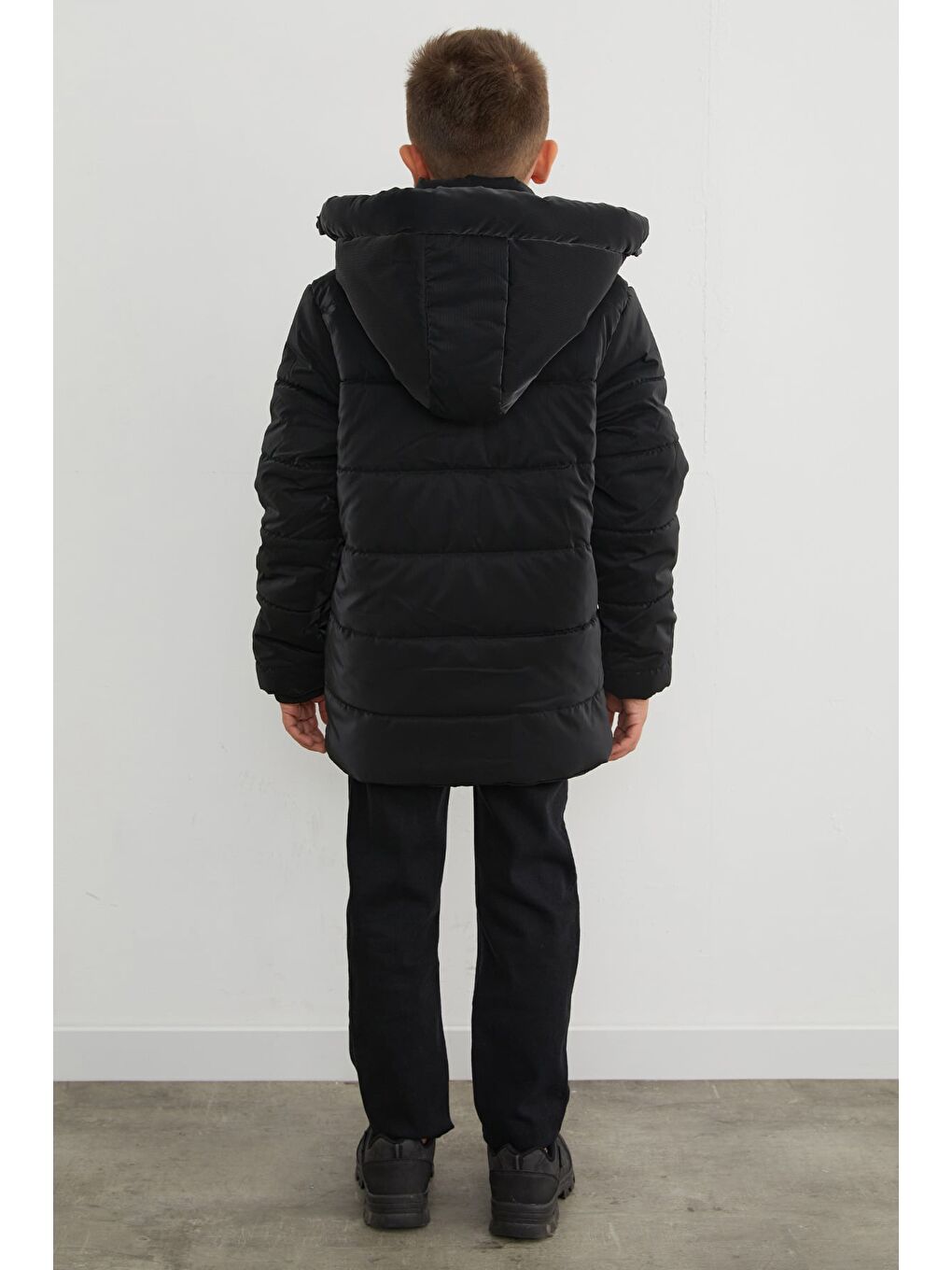 Siyah Kolu Baskılı Fermuarlı Kapüşonlu Erkek Çocuk Mont-4