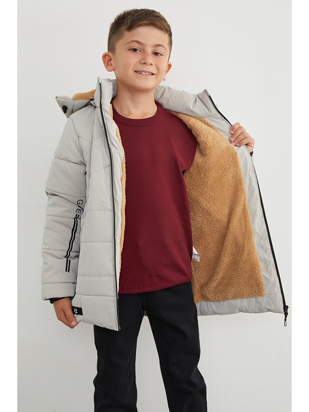 Gri Kolu Baskılı Fermuarlı Kapüşonlu Erkek Çocuk Mont-1