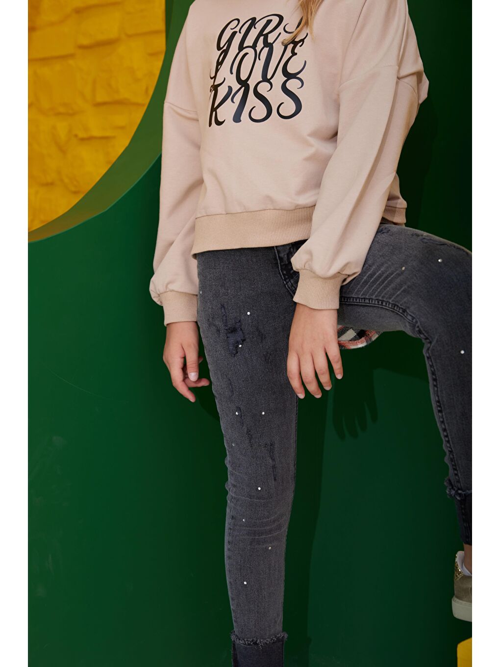 Siyah Kız Çocuk Dar Kalıp Yırtık Paça Yırtmaçlı Jean Pantolon-2