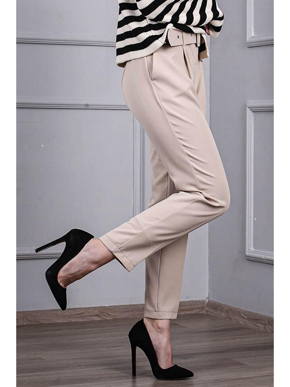 Bej Kemerli Boru Paça Kadın Kumaş Pantolon MG1639-1