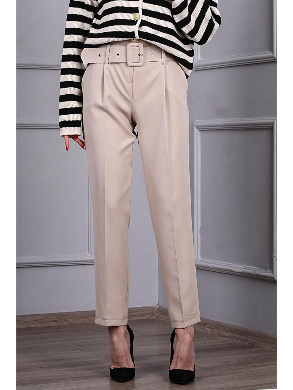 Bej Kemerli Boru Paça Kadın Kumaş Pantolon MG1639-2
